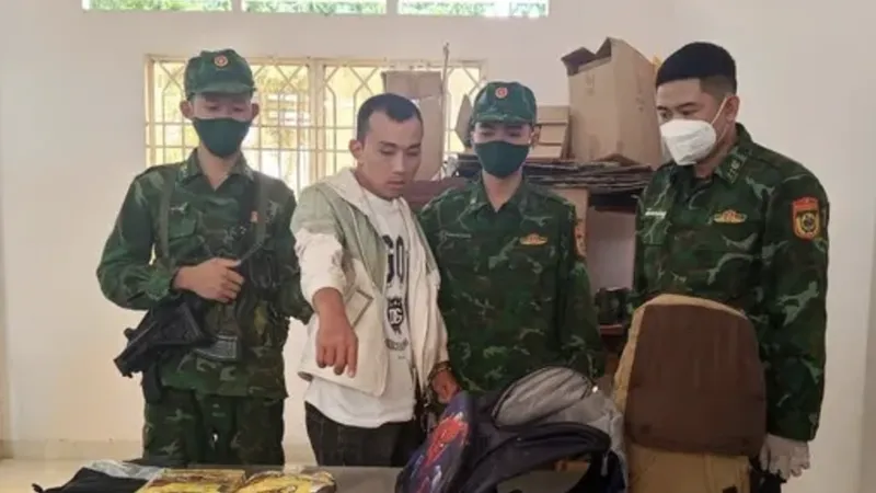 Bắt thanh niên vận chuyển hơn 10kg ma túy từ Campuchia về Việt Nam
