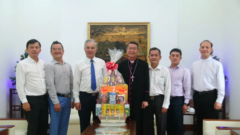 Lãnh đạo TPHCM thăm, chúc mừng Giám mục chính tòa Giáo phận Mỹ Tho