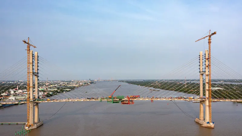 Ngày 19-4 sẽ hợp long cầu chính dây văng - cầu Rạch Miễu 2