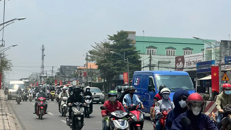 Ngày đầu kỳ nghỉ lễ 30-4, nhiều tuyến đường về miền Tây kẹt cứng
