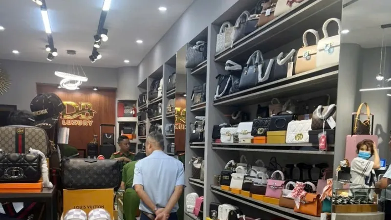 Phát hiện nhiều “hàng hiệu” không rõ nguồn gốc ở Long An
