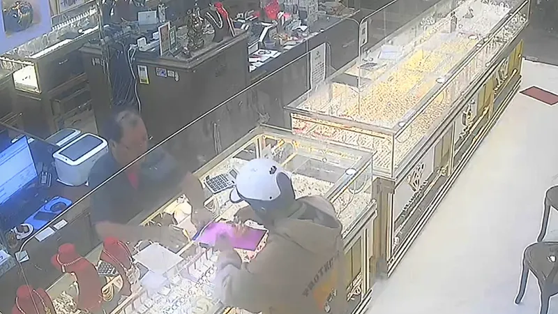 Truy bắt người đàn ông cướp tiệm vàng ở Đồng Tháp