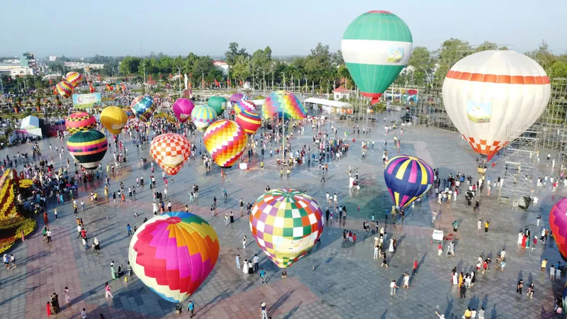 Mãn nhãn lễ hội khinh khí cầu chào năm mới 2026 tại Đồng Tháp