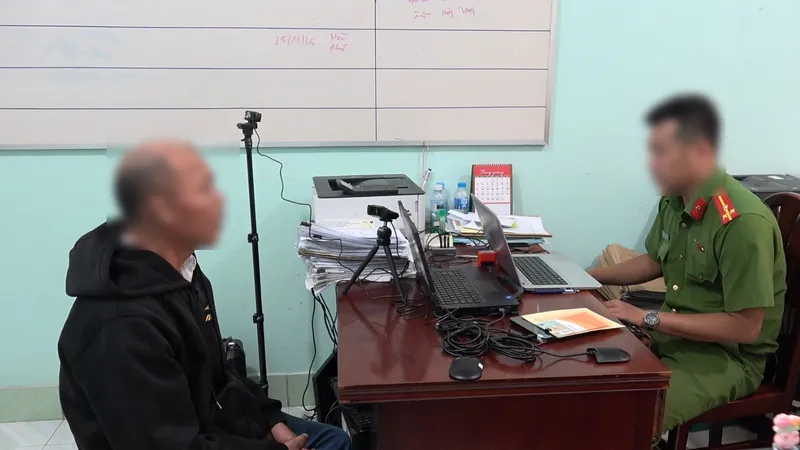 Thêm một tài xế trong vụ xe khách rượt đuổi xe tải bị bắt giam
