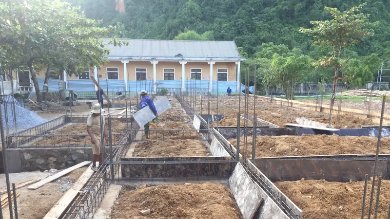 Trường tiểu học Bãi Dinh đã lên móng và trụ