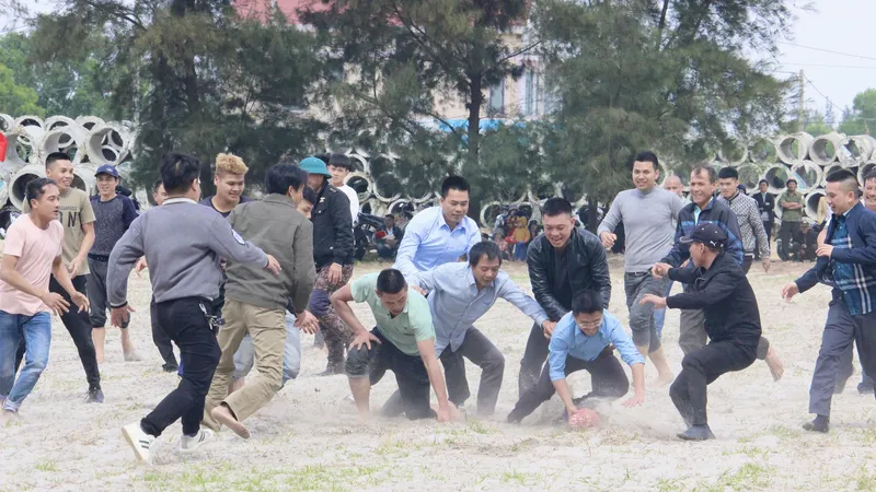 Hội cù tham gia đông vui