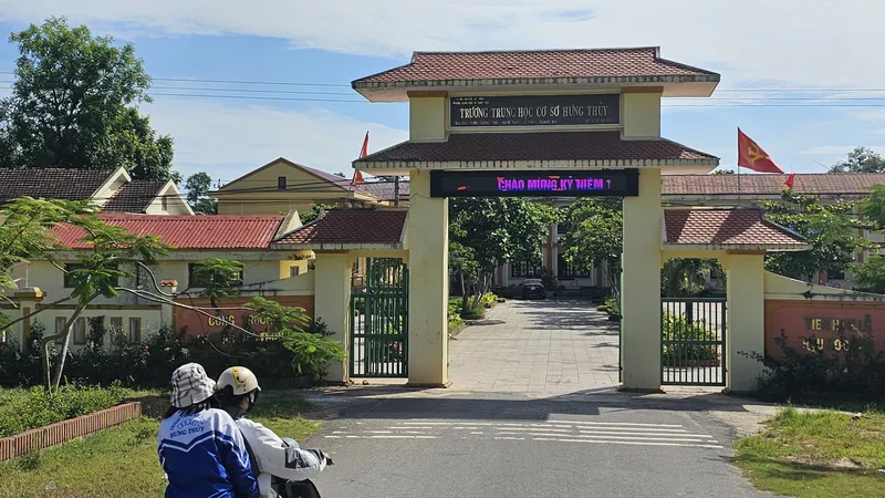 Vụ 30 em hành hung bạn học: Thêm một học sinh bị đánh nhưng nhà trường giấu nhẹm
