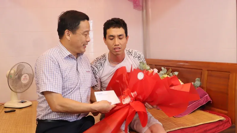 Anh thợ điện cứu người đuối nước trên sông Gianh