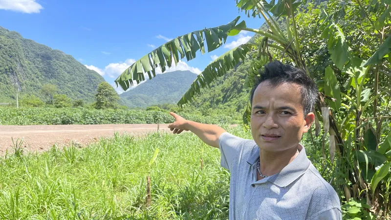 Quảng Bình: Hộ nghèo Vân Kiều hiến hơn 1.500m2 đất làm đường