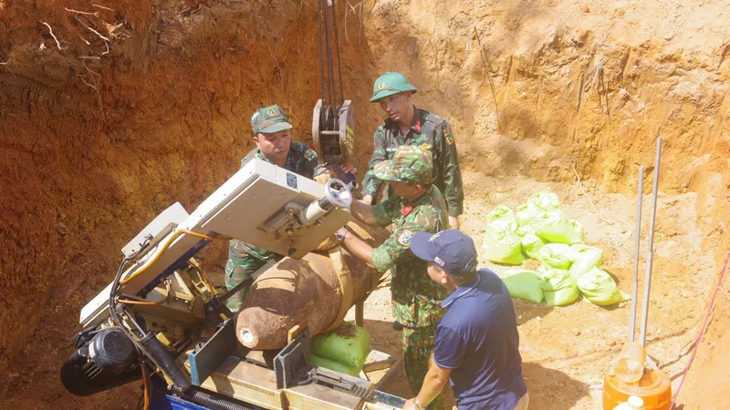 Quảng Bình: Xử lý quả bom phá chưa nổ nặng 337 kg