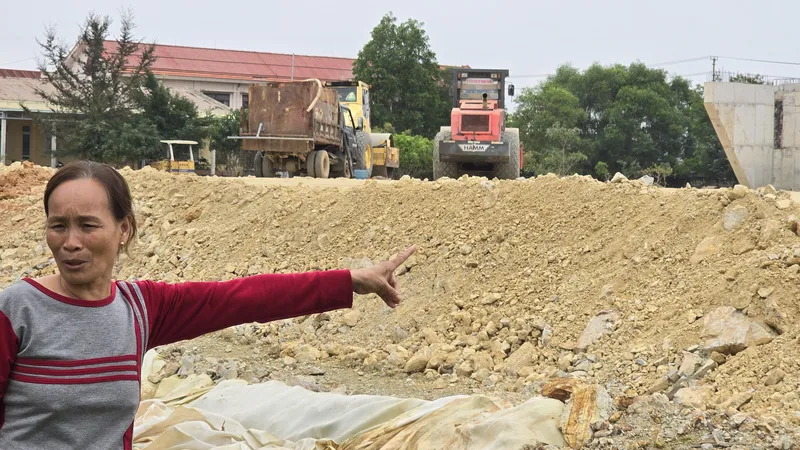 Quảng Bình: Thi công đường tránh quốc lộ 12A làm nứt hơn 40 nhà dân