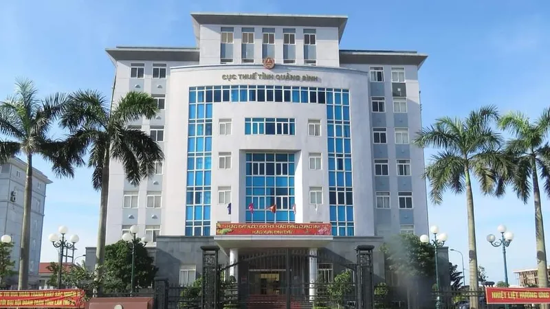 Quảng Bình: Công khai danh sách 16 lãnh đạo doanh nghiệp bị tạm hoãn xuất cảnh do nợ thuế