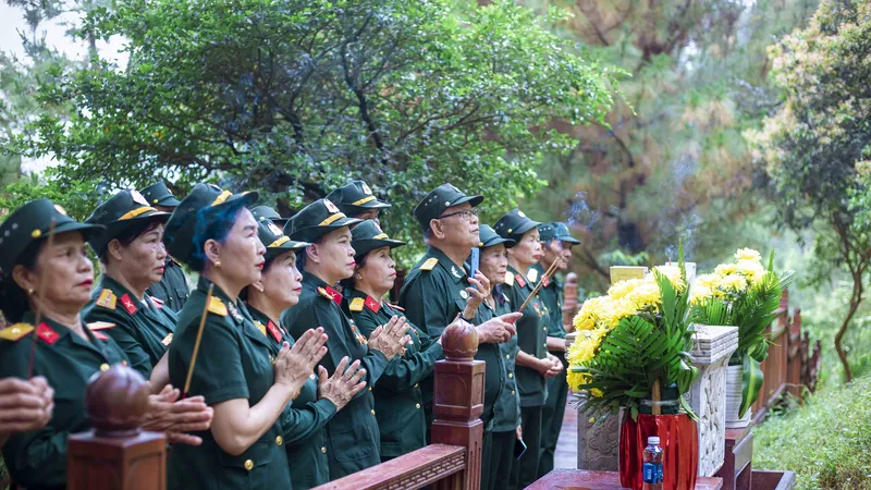 Quảng Bình: Hàng ngàn người đến viếng mộ Đại tướng Võ Nguyên Giáp