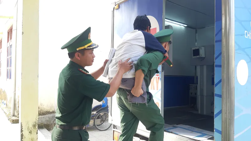 Quảng Bình: 50 bác sĩ khám sức khỏe đồng bào 2 xã biên giới