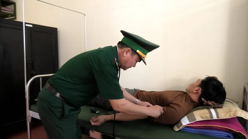 Quảng Bình: Cứu sống 4 ngư dân bị chìm tàu ngoài khơi quần đảo Hoàng Sa