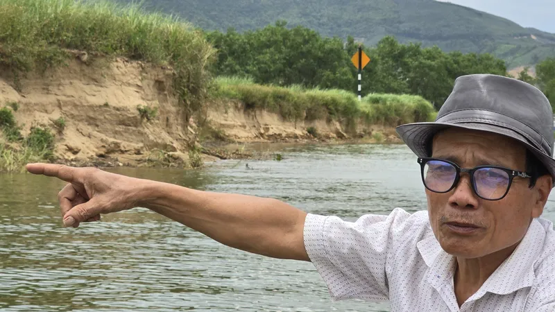 Bất an sạt lở ven sông Gianh
