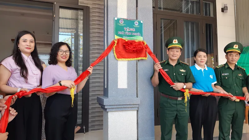 Quảng Bình: Tặng nhà tình nghĩa cho 2 gia đình công giáo