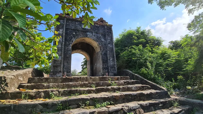Quảng Bình - Hà Tĩnh: Bàn cách cùng khai thác di tích đang tranh chấp Hoành Sơn Quan
