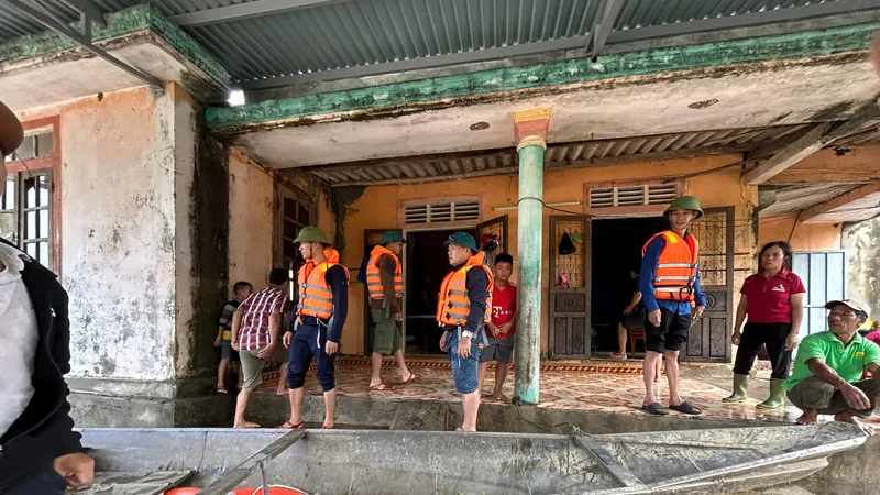 2 bé trai sinh đôi đuối nước tử vong ngay sân nhà