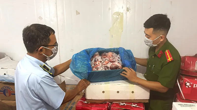 Quảng Bình: Phát hiện gần 4 tấn thực phẩm đông lạnh nhập lậu