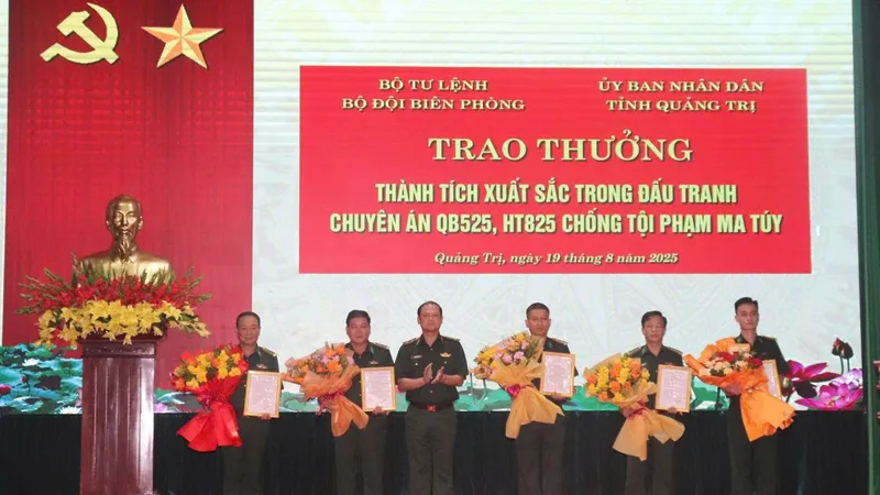 Quảng Trị: Khen thưởng Bộ đội Biên phòng triệt phá đường dây vận chuyển gần 300kg ma tuý