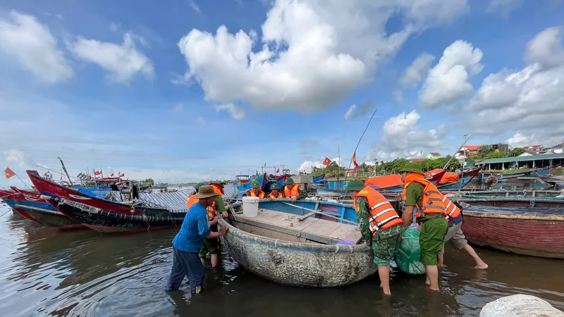 Bộ đội Biên phòng Quảng Trị khẩn cấp kêu gọi tàu thuyền tránh trú bão