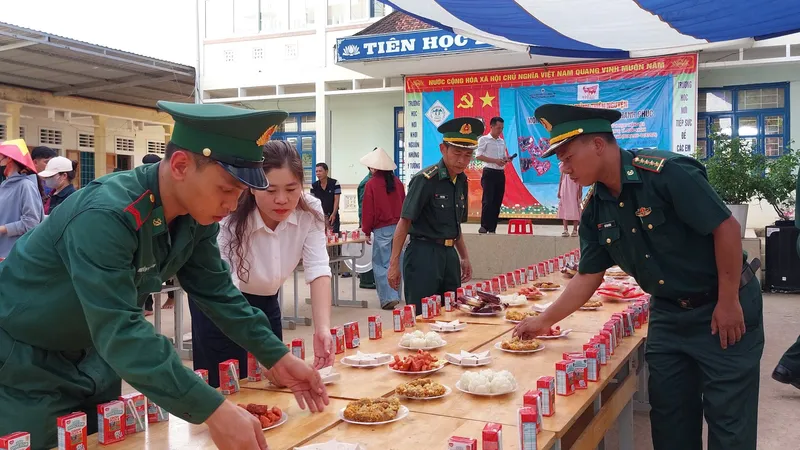 Hơn 270 triệu đồng hỗ trợ người nghèo, học sinh vùng biên Quảng Trị