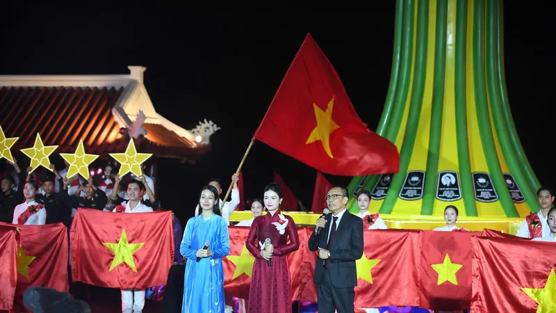 Lời tri ân từ dòng sông hoa lửa