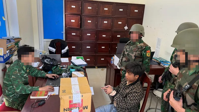 Bắt giữ vụ vận chuyển 12.000 viên ma túy qua biên giới