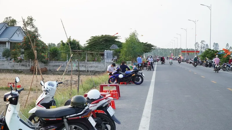 Xuống ruộng uống cà phê, xem thả diều cần đảm bảo an toàn