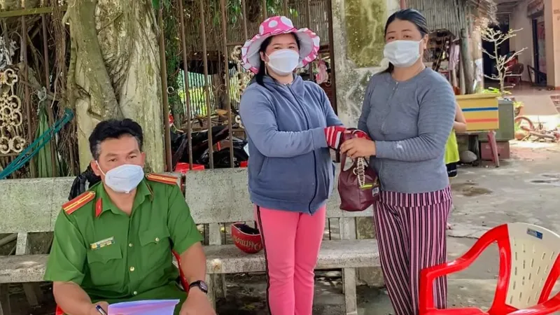 Người bán thịt trả lại gần 50 triệu đồng cho người đánh rơi