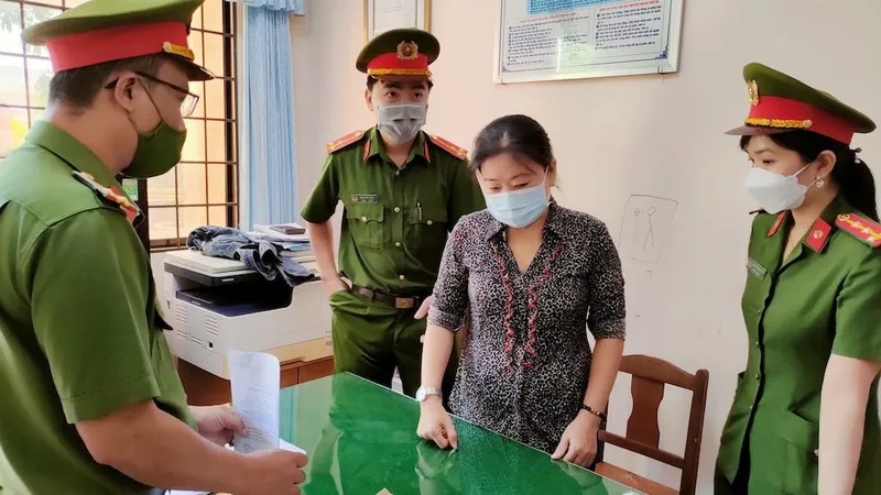 Bắt giam nguyên Trưởng và Phó Phòng LĐTB-XH TP Trà Vinh