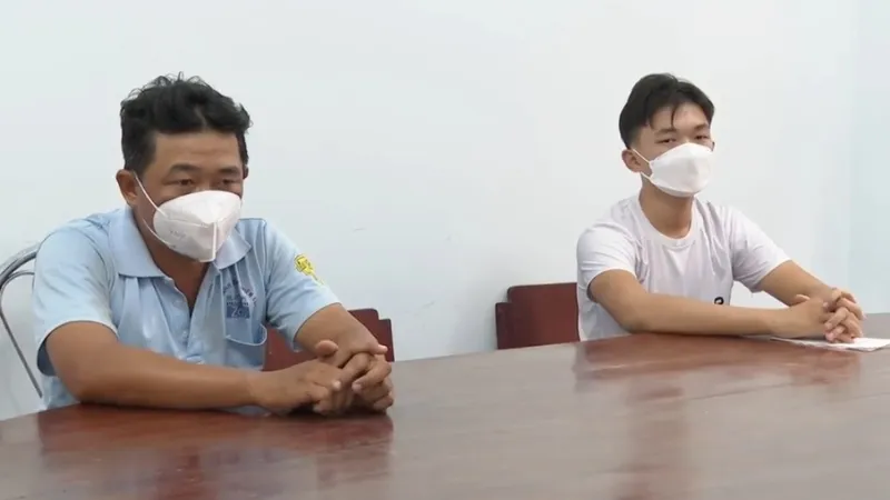 Mua giấy phép lái xe giả cho con trai sử dụng, cả hai cha con bị khởi tố