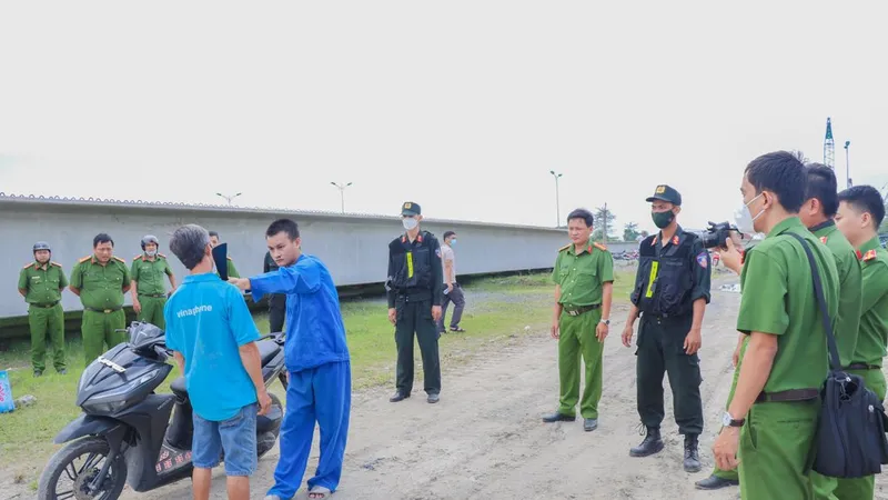 Thực nghiệm điều tra vụ giết người, cướp tài sản dưới cầu Cần Thơ