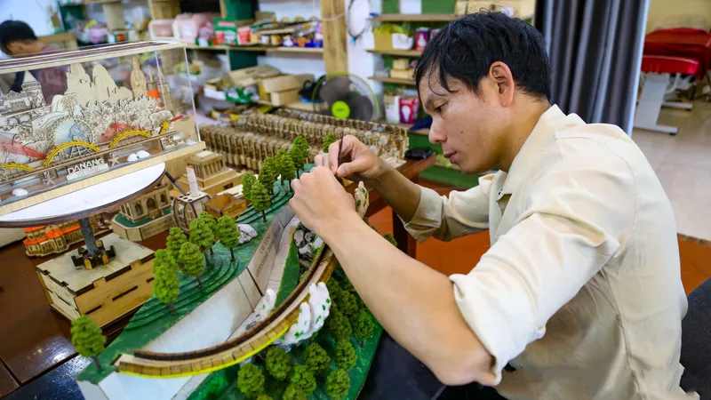Cầu Vàng (Bà Nà Hills) qua mô hình 3D thu nhỏ