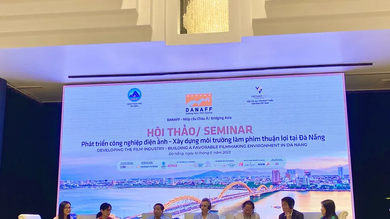 Các chuyên gia thảo luận tại hội thảo. Ảnh: PHẠM NGA