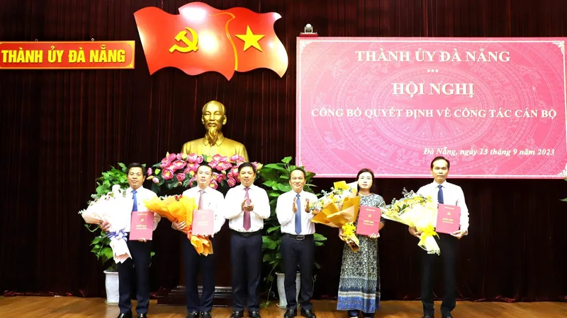 Các cán bộ được bổ nhiệm vào chức vụ mới