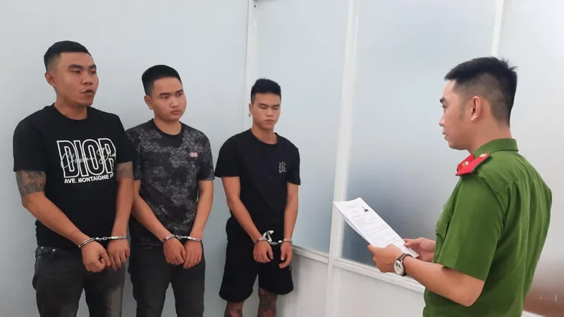 Các đối tượng bị bắt giữ khẩn cấp. Ảnh: CACC