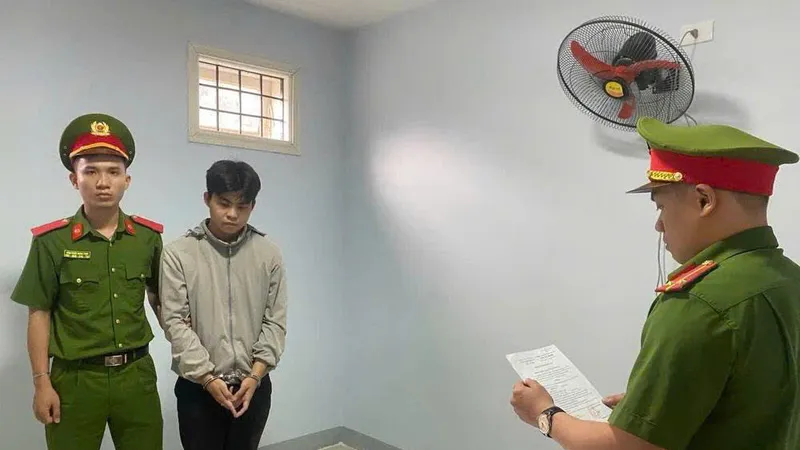 Nguyễn Tài tại cơ quan điều tra. Ảnh: CACC