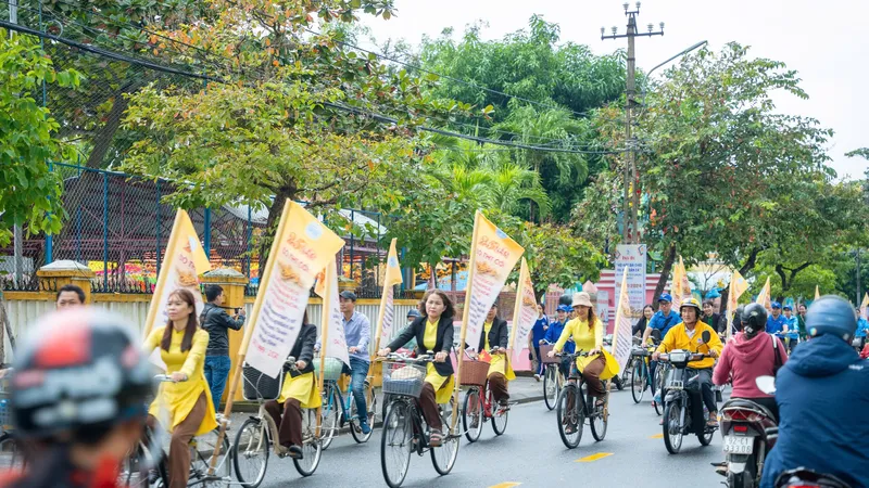 Diễu hành chào mừng 25 năm Đô thị cổ Hội An được công nhận Di sản Văn hóa Thế giới 