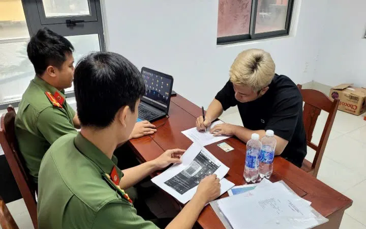 Công an làm việc với V.B.C. 