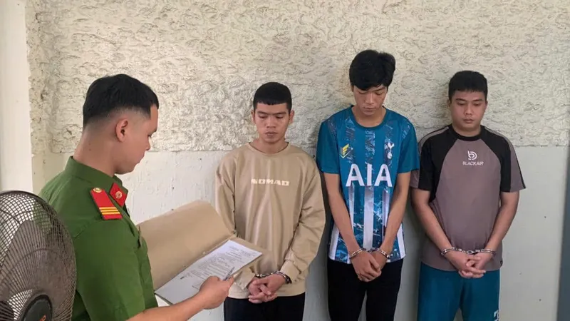 Ba đối tượng đánh shipper tử vong bị khởi tố về tội "Cố ý gây thương tích"