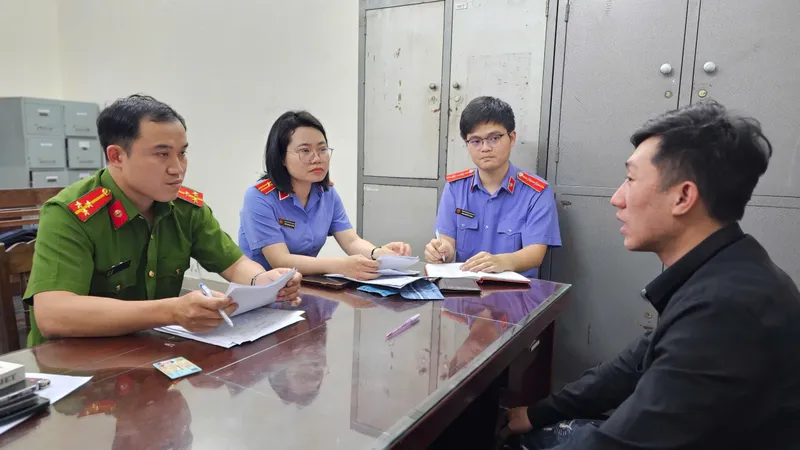 Trêu chọc cô gái giữa phố, 2 thanh niên bị đánh thương tích nặng