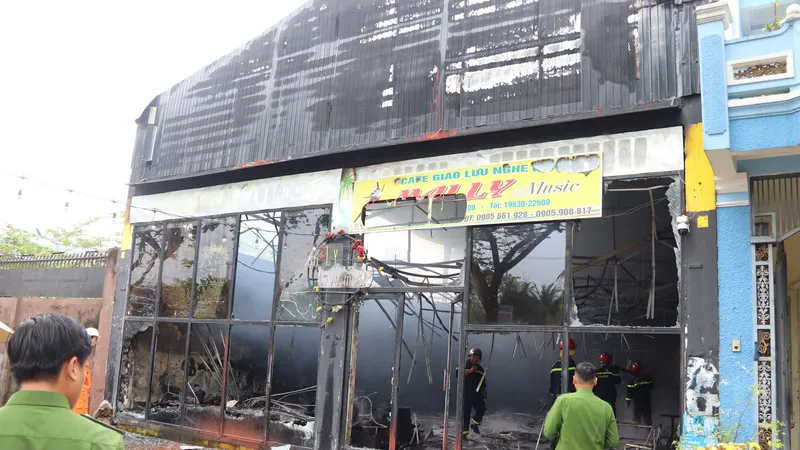 Cháy phòng trà ở Đà Nẵng