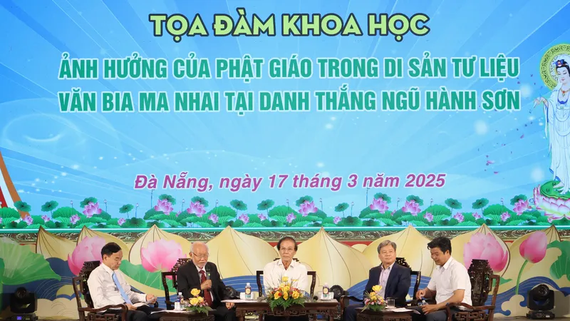 Các chuyên gia thảo luận tại tọa đàm