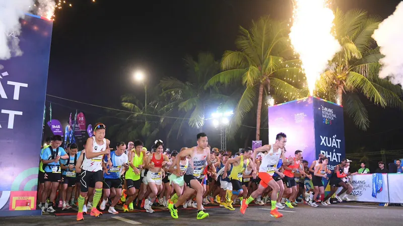 Các VĐV tham gia các nội dung thi xuất phát lúc 3 giờ sáng. Ảnh: BTC