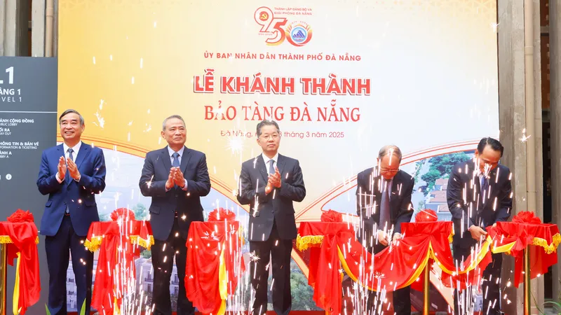 Lãnh đạo TP Đà Nẵng cắt băng khánh thành Bảo tàng Đà Nẵng