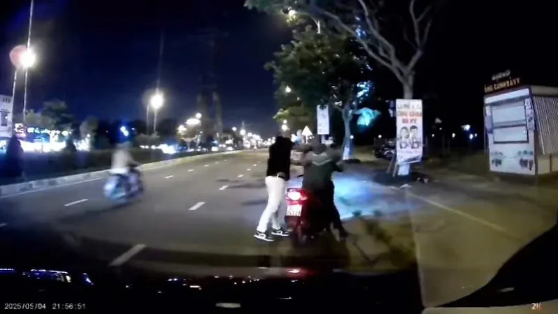 Hình ảnh tài xế Grab bị đánh được camera ghi lại