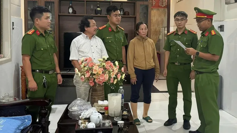 Cơ quan Công an ra quyết định tạm giữ đối với vợ chồng Huỳnh Thị Thu Thủy và Trần Đức Ngữ. Ảnh: CACC