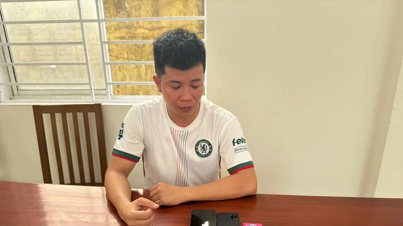 Đối tượng Nguyễn Ngọc Anh tại cơ quan điều tra. Ảnh: CACC
